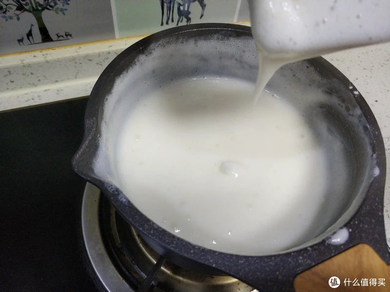 自制雪糕无冰渣的小窍门，只加淀粉还不够，多加一样，香甜又松软
