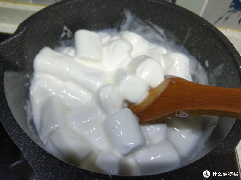自制雪糕无冰渣的小窍门，只加淀粉还不够，多加一样，香甜又松软
