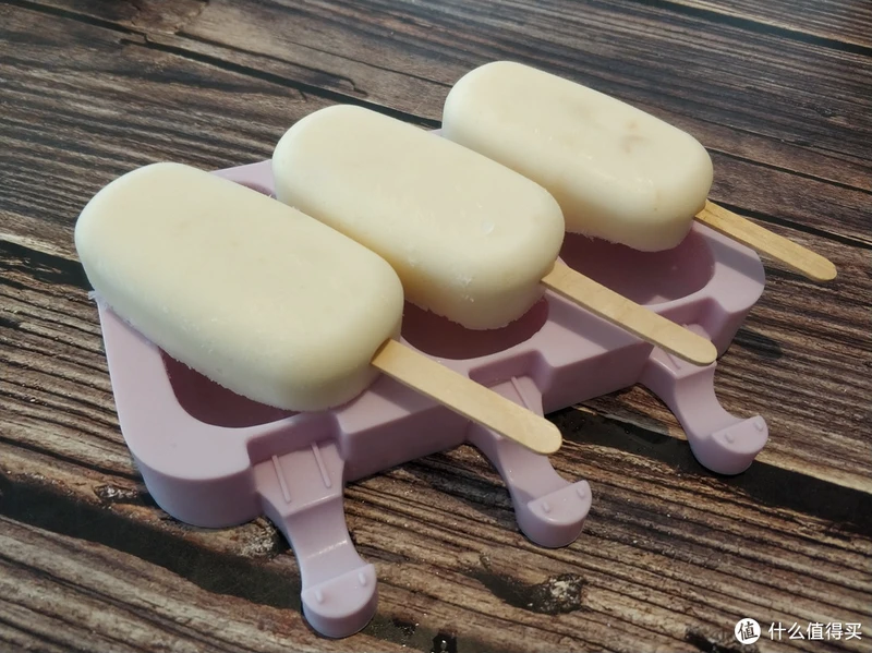 自制雪糕无冰渣的小窍门，只加淀粉还不够，多加一样，香甜又松软
